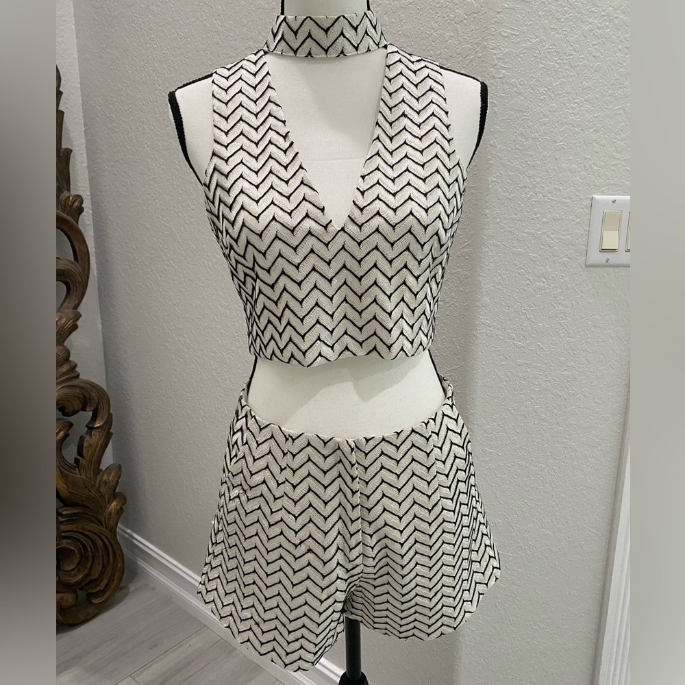 L’atiste black and white crop top cutout and matching shorts set